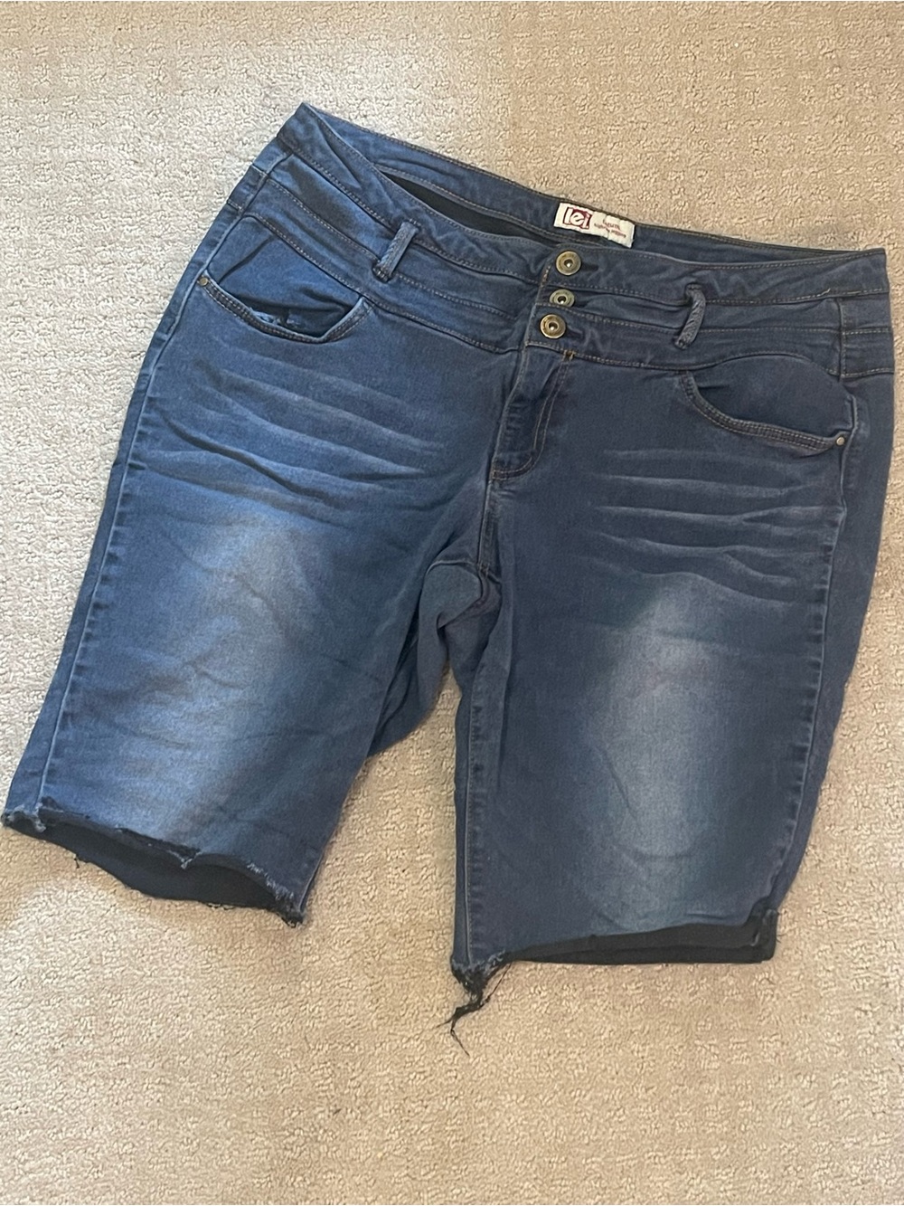 Lei sz 17 women’s Dark Blue Denim Bermuda cut off raw hem Shorts